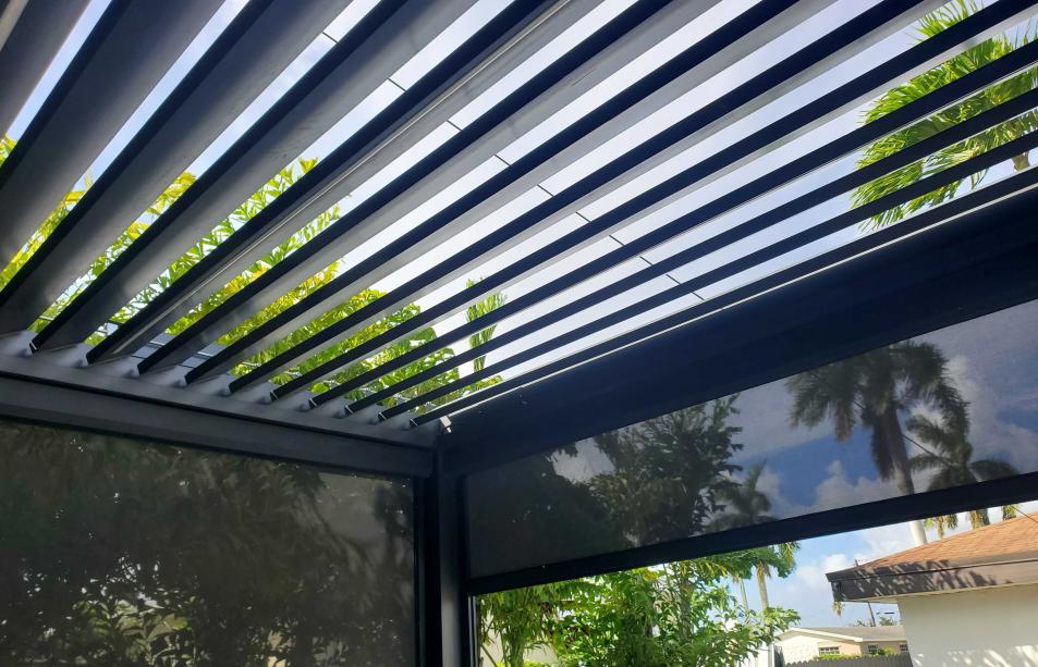Small terrace with retractable roof and electric curtains