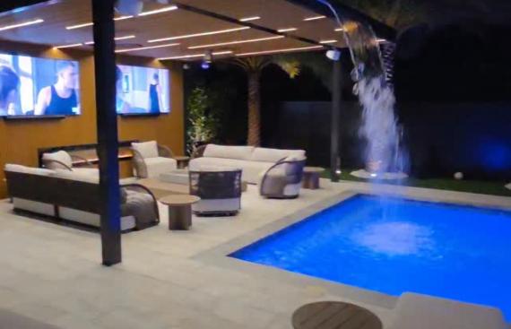 Proyecto perfecto solo lo logras con @alldecorterrace Pergola, cascada,cocina,ducha,baño,e