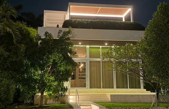Belleza de pergola en 2 nivel de la casa