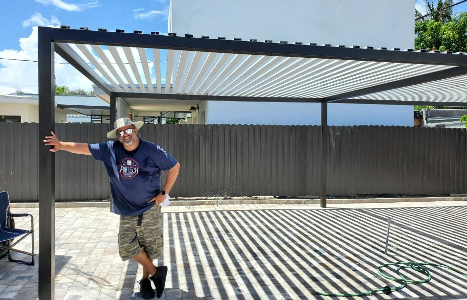 Insolated aluminum pergola with bathroom area included