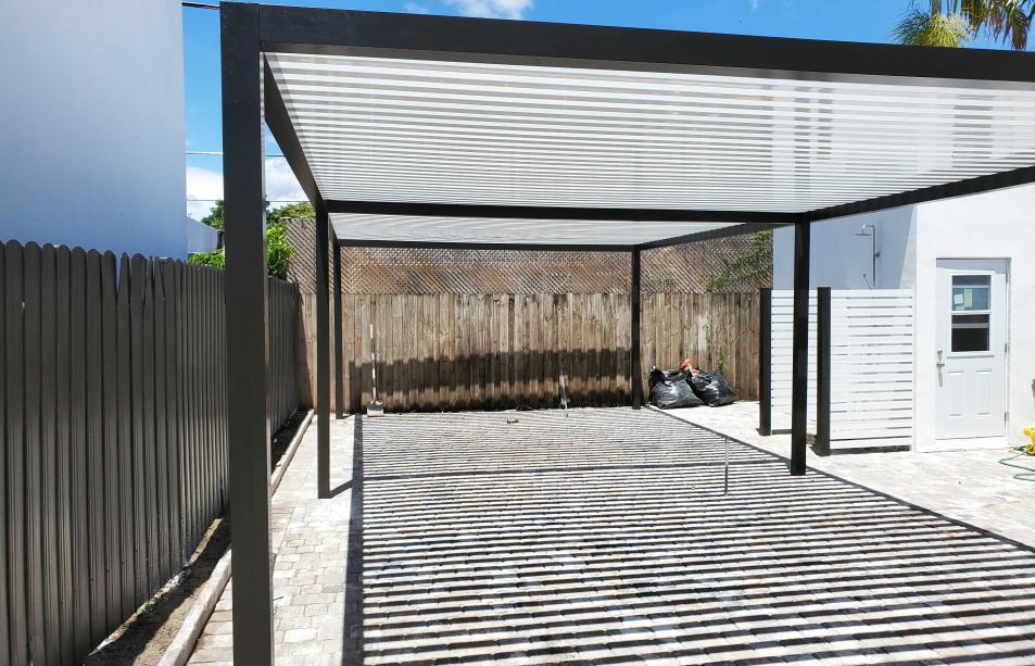 Insolated aluminum pergola with bathroom area included